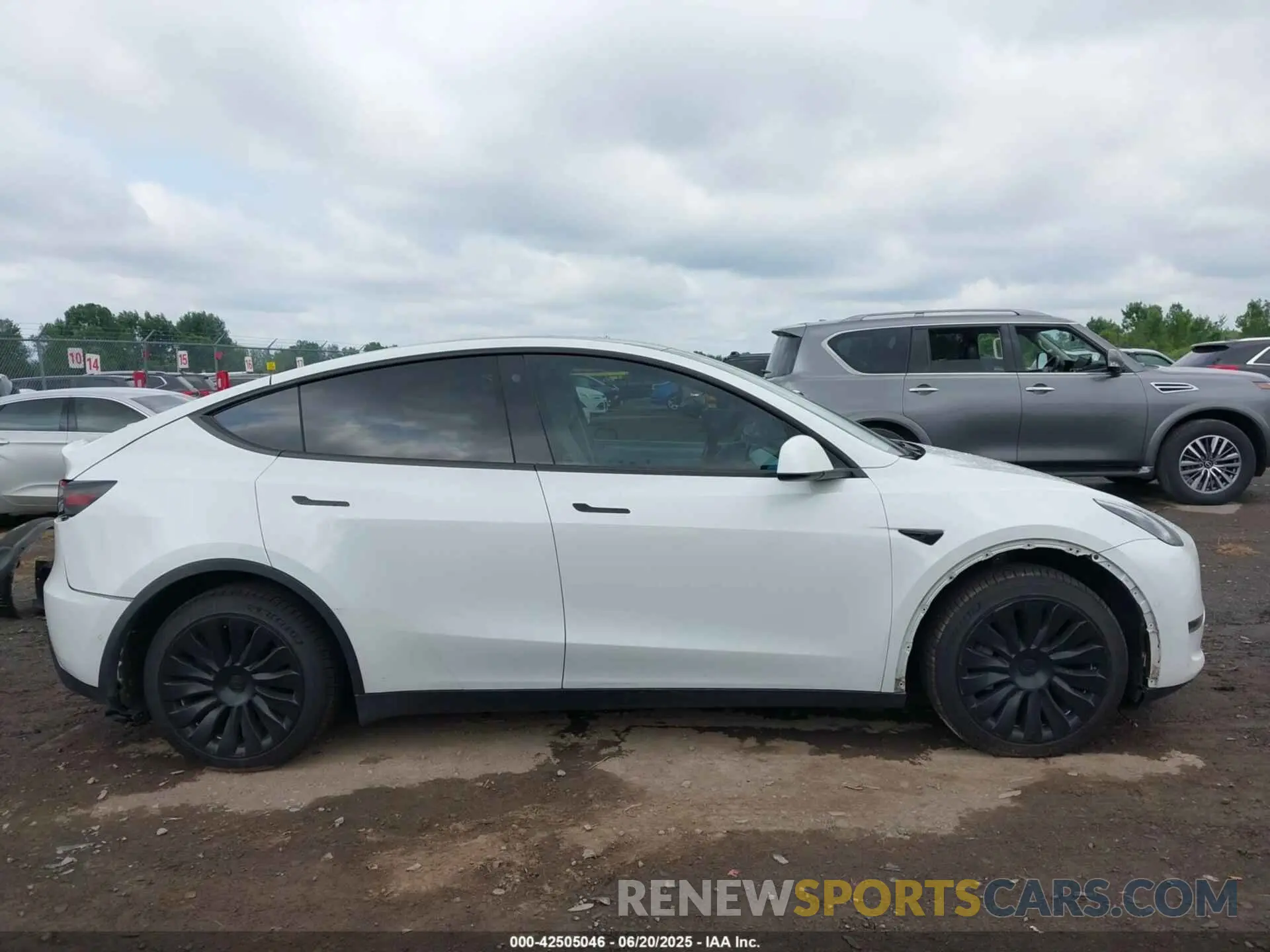 14 Photograph of a damaged car 7SAYGAEE1NF467562 TESLA MODEL Y 2022