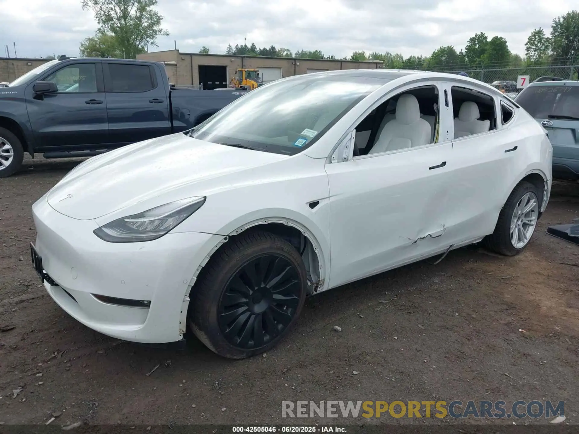 2 Photograph of a damaged car 7SAYGAEE1NF467562 TESLA MODEL Y 2022