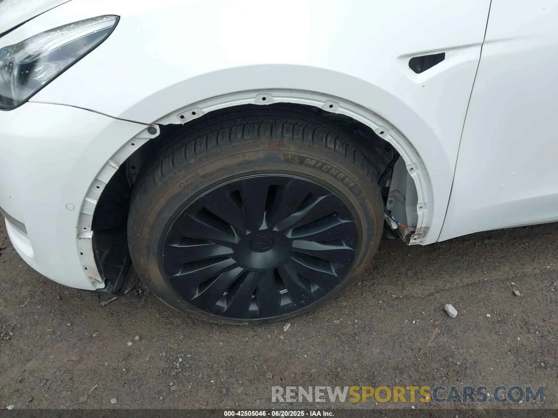 20 Photograph of a damaged car 7SAYGAEE1NF467562 TESLA MODEL Y 2022
