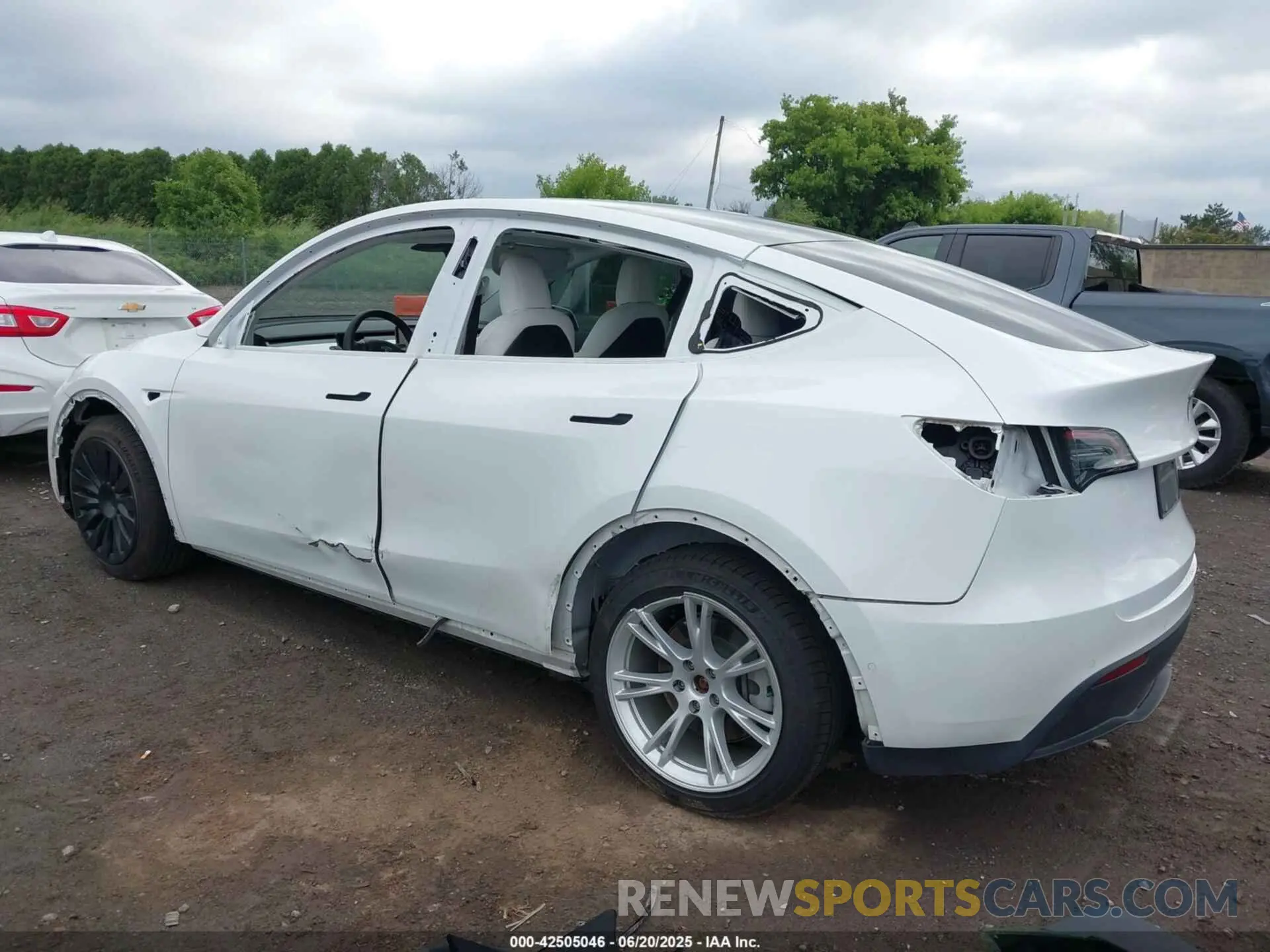 3 Photograph of a damaged car 7SAYGAEE1NF467562 TESLA MODEL Y 2022