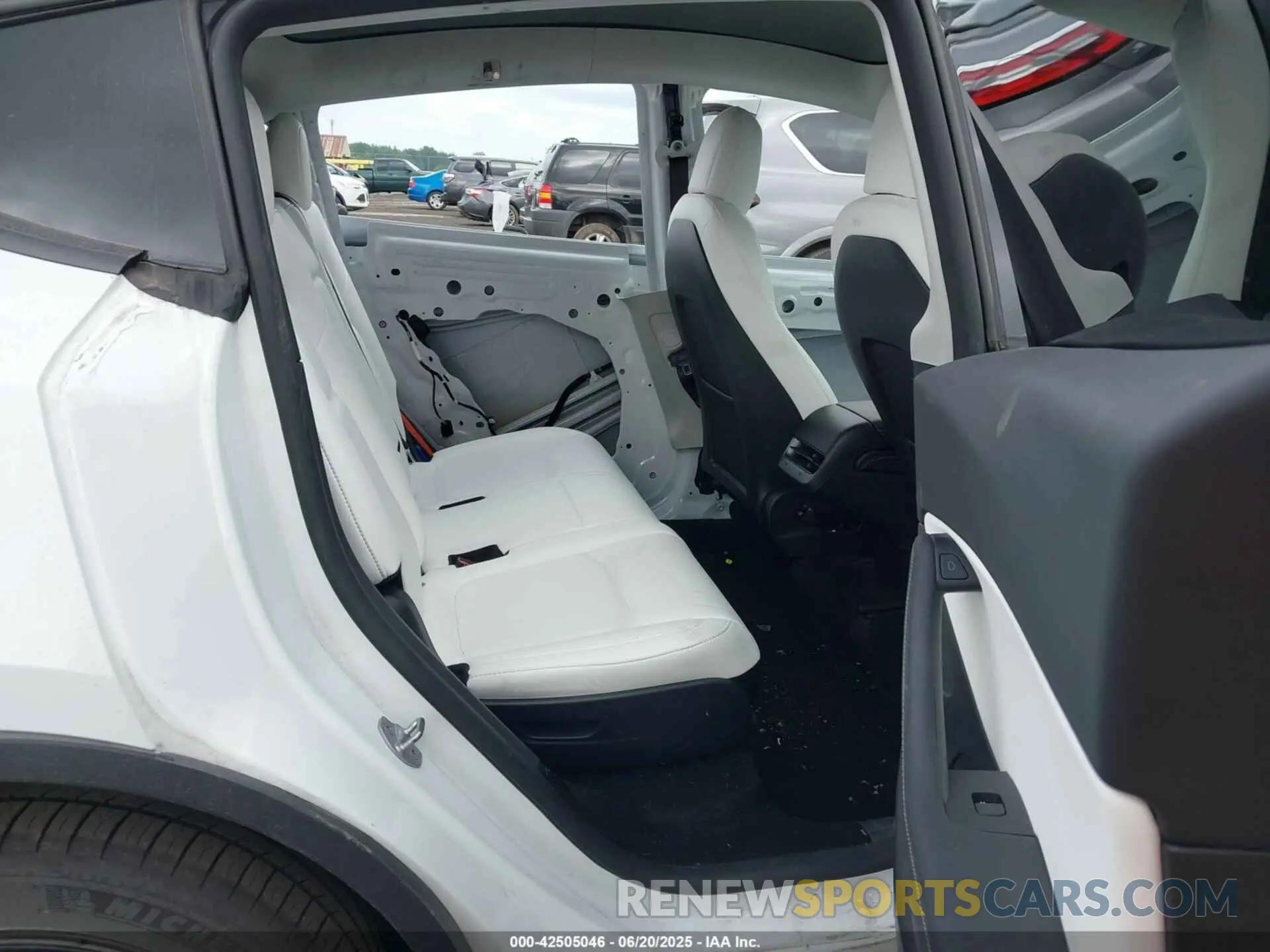 8 Photograph of a damaged car 7SAYGAEE1NF467562 TESLA MODEL Y 2022