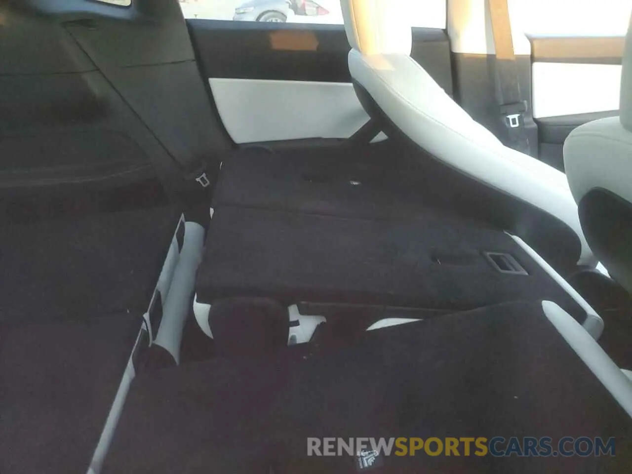 10 Photograph of a damaged car 7SAYGAEE1NF468064 TESLA MODEL Y 2022