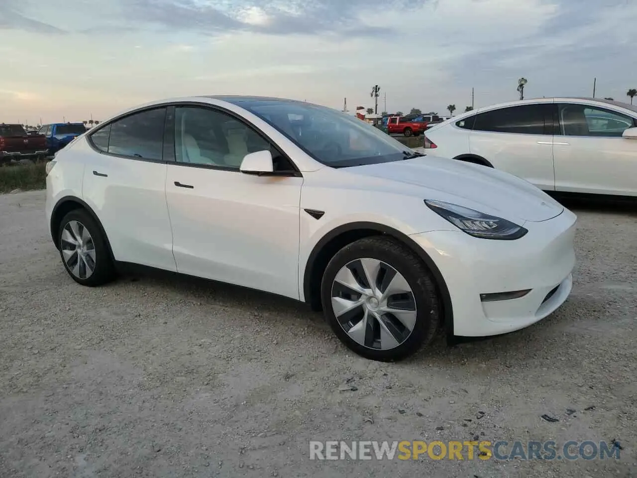 4 Photograph of a damaged car 7SAYGAEE1NF468064 TESLA MODEL Y 2022