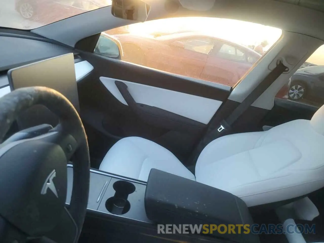 9 Photograph of a damaged car 7SAYGAEE1NF468064 TESLA MODEL Y 2022