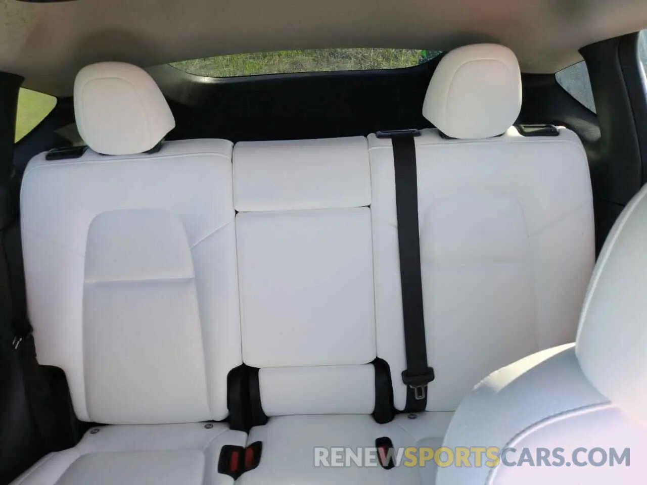 10 Photograph of a damaged car 7SAYGAEE1NF538081 TESLA MODEL Y 2022
