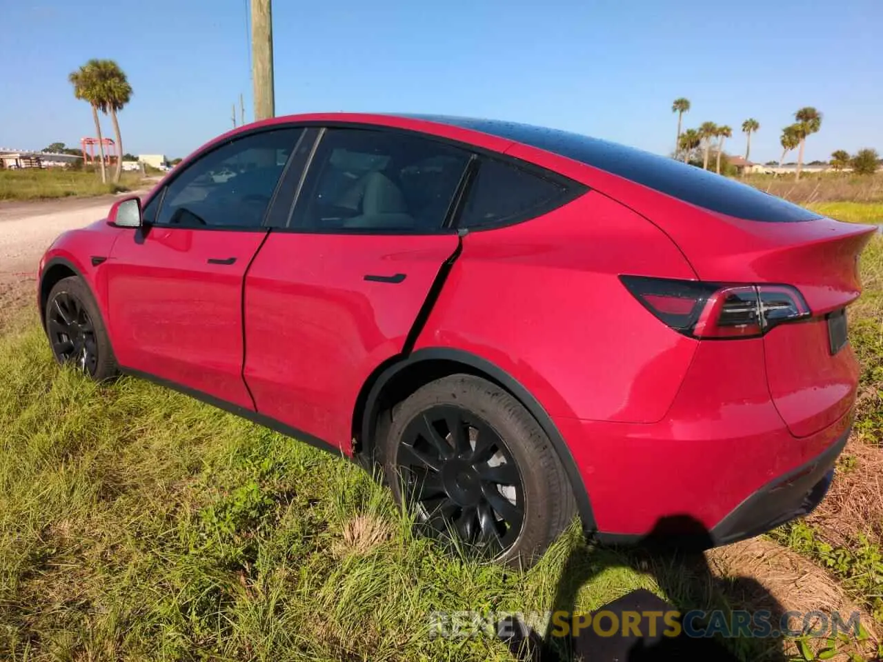 2 Photograph of a damaged car 7SAYGAEE1NF538081 TESLA MODEL Y 2022