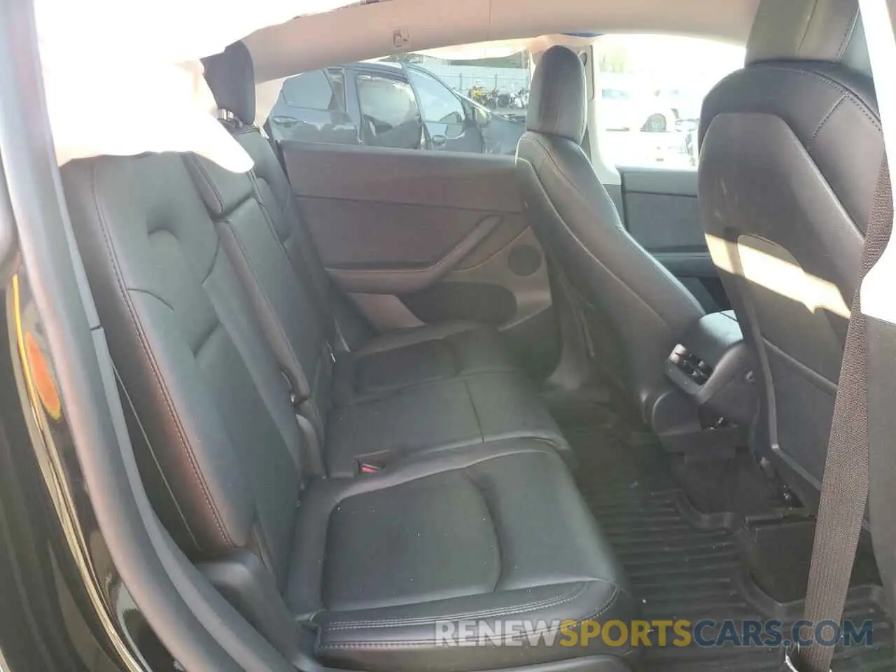 11 Photograph of a damaged car 7SAYGAEE1NF562042 TESLA MODEL Y 2022