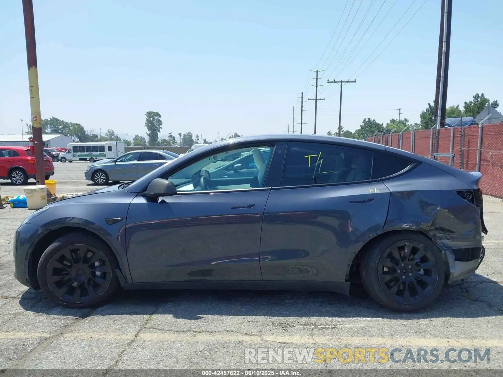 15 Photograph of a damaged car 7SAYGAEE2NF358401 TESLA MODEL Y 2022