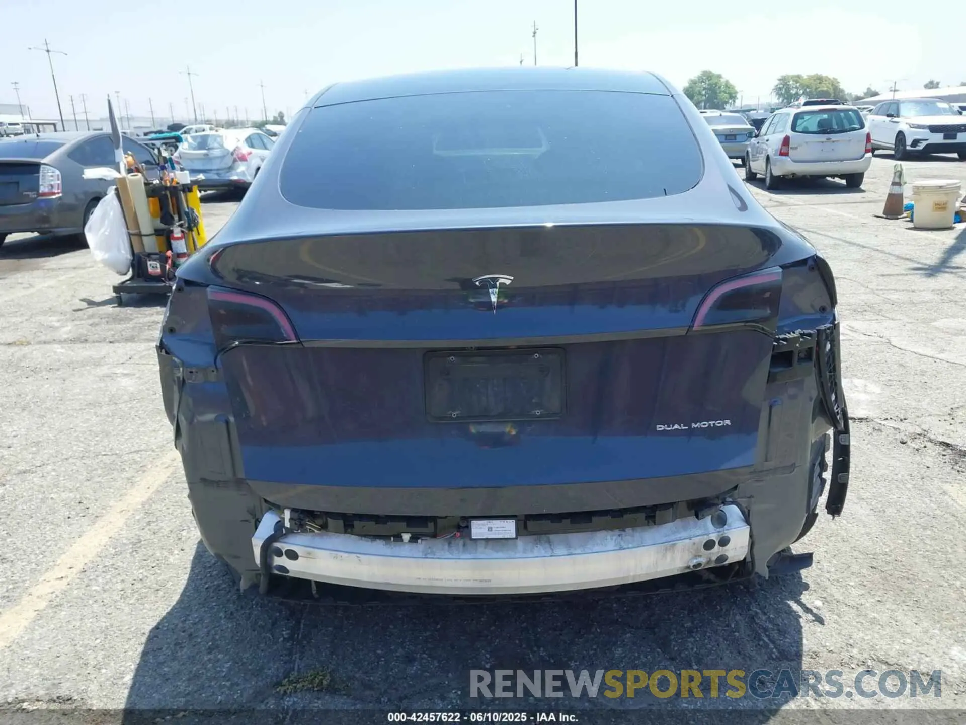 17 Photograph of a damaged car 7SAYGAEE2NF358401 TESLA MODEL Y 2022