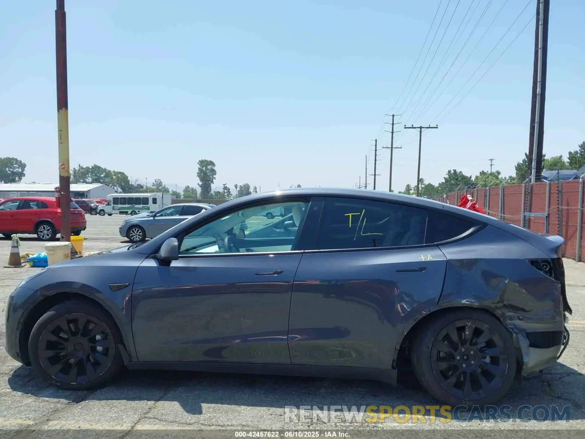 20 Photograph of a damaged car 7SAYGAEE2NF358401 TESLA MODEL Y 2022