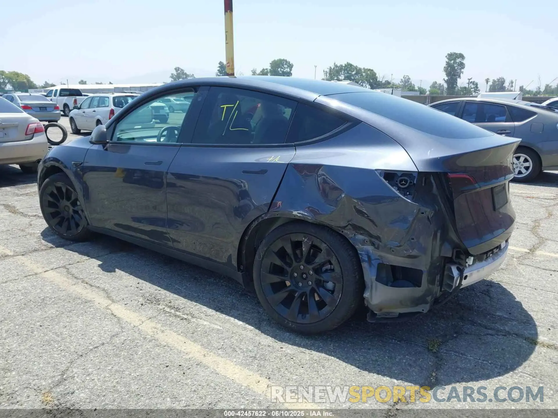 3 Photograph of a damaged car 7SAYGAEE2NF358401 TESLA MODEL Y 2022