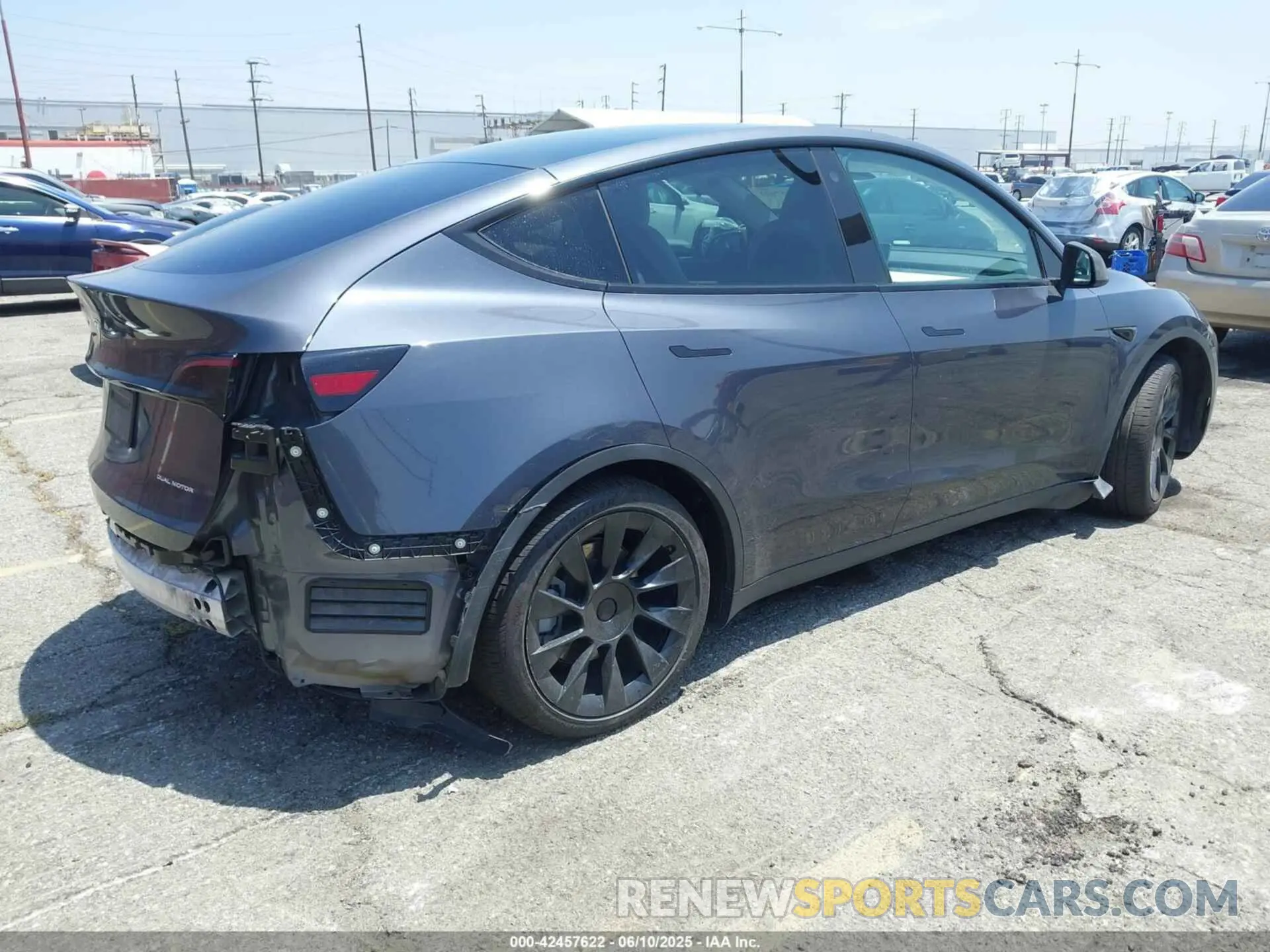 4 Photograph of a damaged car 7SAYGAEE2NF358401 TESLA MODEL Y 2022