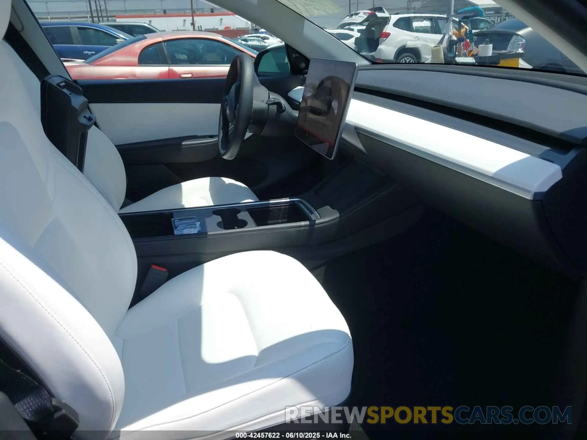 5 Photograph of a damaged car 7SAYGAEE2NF358401 TESLA MODEL Y 2022