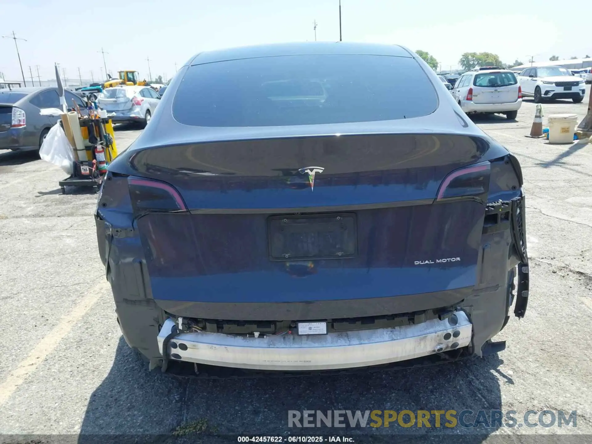 6 Photograph of a damaged car 7SAYGAEE2NF358401 TESLA MODEL Y 2022