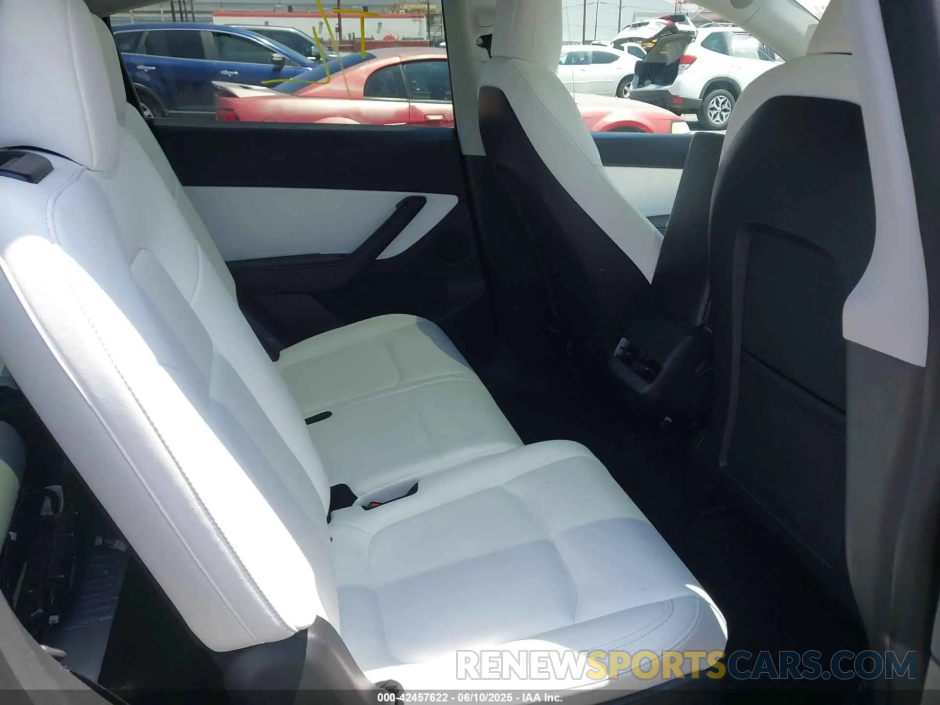 8 Photograph of a damaged car 7SAYGAEE2NF358401 TESLA MODEL Y 2022