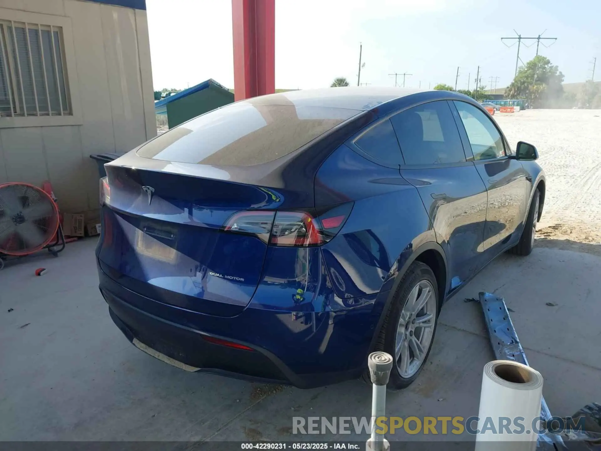 4 Photograph of a damaged car 7SAYGAEE2NF364733 TESLA MODEL Y 2022