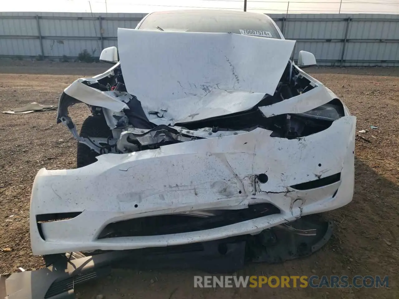 5 Photograph of a damaged car 7SAYGAEE2NF383055 TESLA MODEL Y 2022