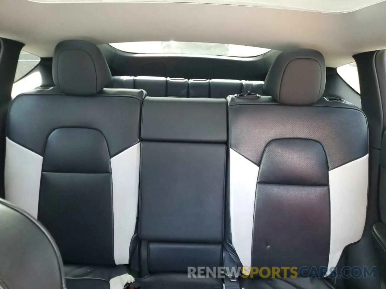 10 Photograph of a damaged car 7SAYGAEE2NF390507 TESLA MODEL Y 2022