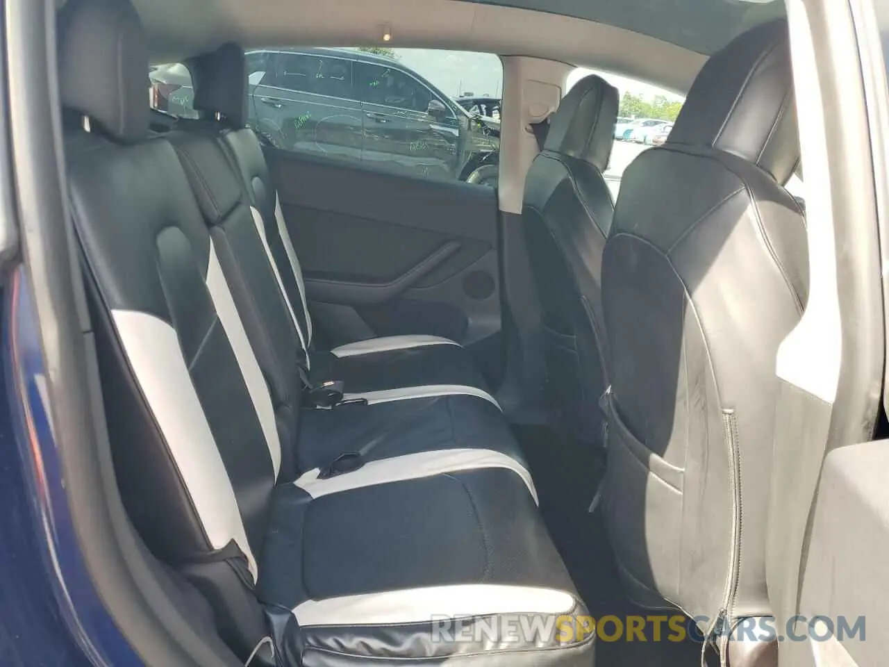 11 Photograph of a damaged car 7SAYGAEE2NF390507 TESLA MODEL Y 2022