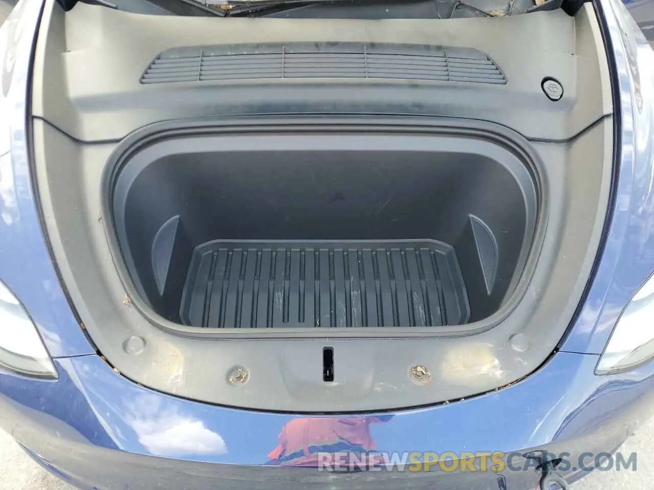 12 Photograph of a damaged car 7SAYGAEE2NF390507 TESLA MODEL Y 2022