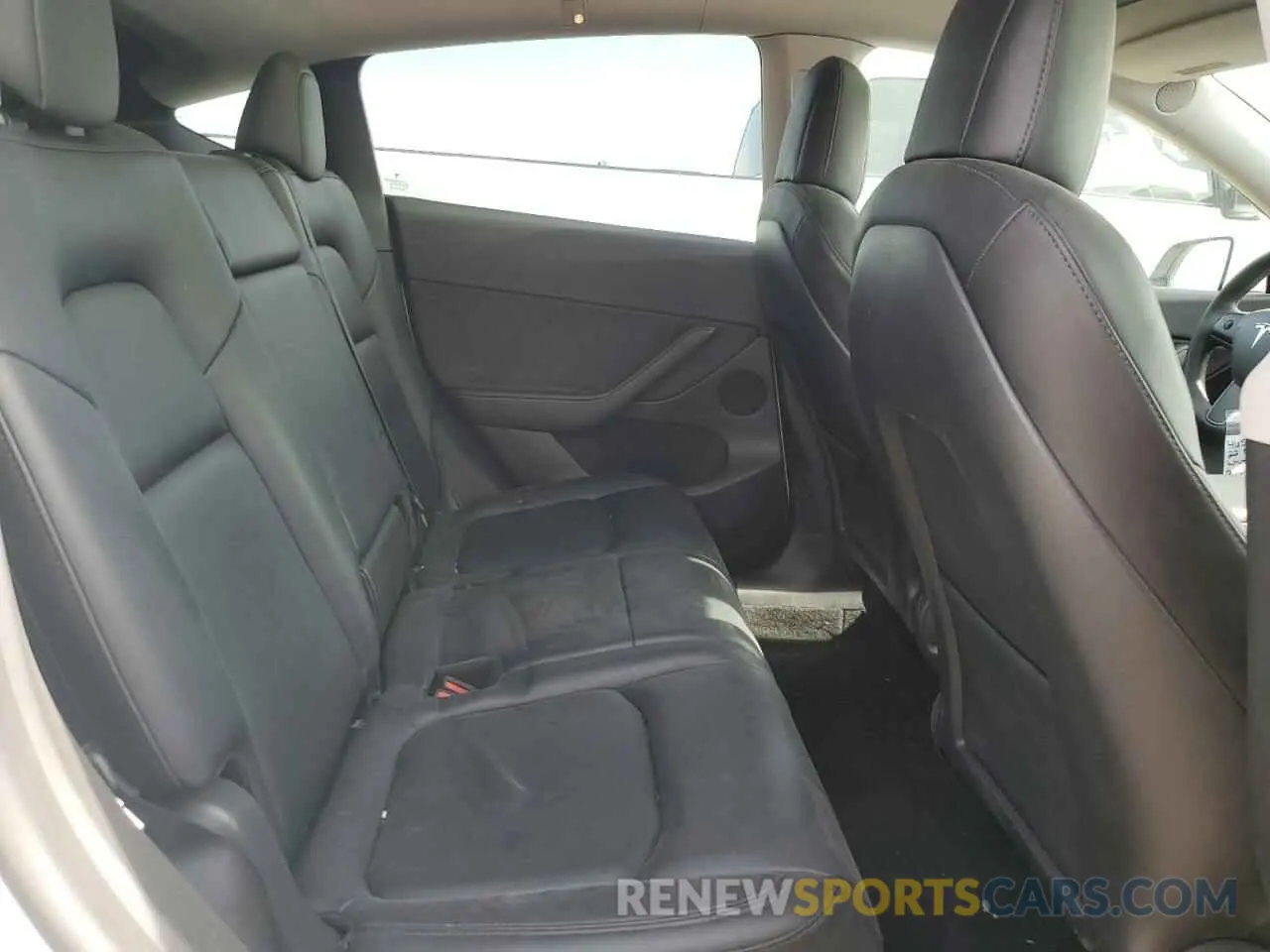 11 Photograph of a damaged car 7SAYGAEE2NF465173 TESLA MODEL Y 2022