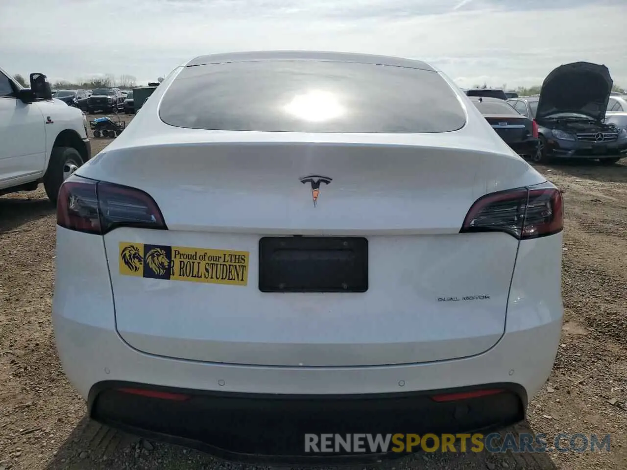 6 Photograph of a damaged car 7SAYGAEE2NF465173 TESLA MODEL Y 2022