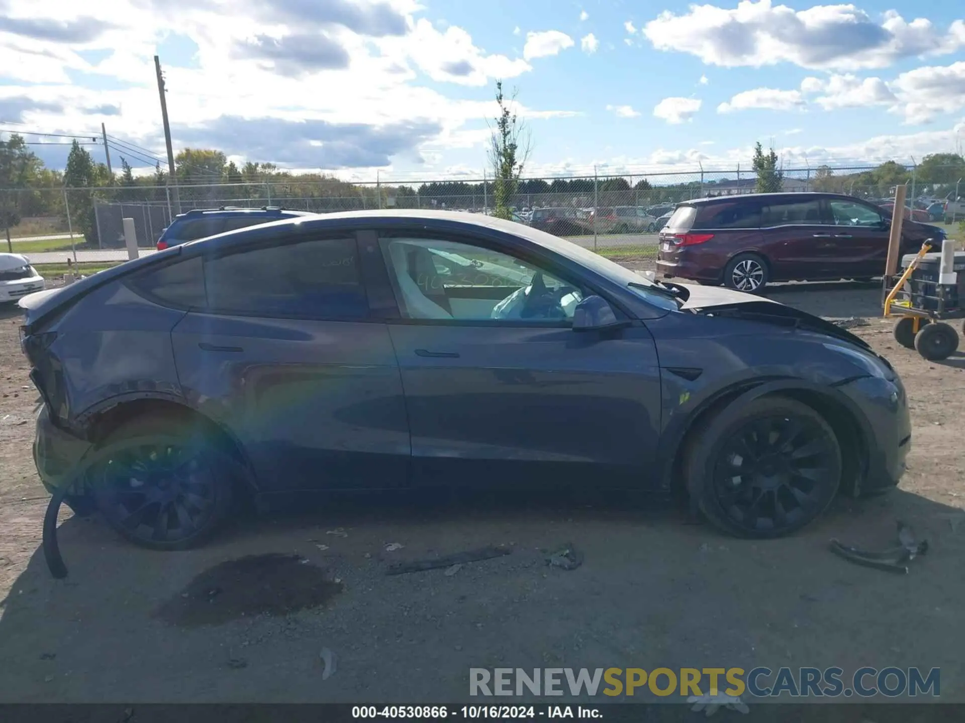 12 Photograph of a damaged car 7SAYGAEE2NF472818 TESLA MODEL Y 2022