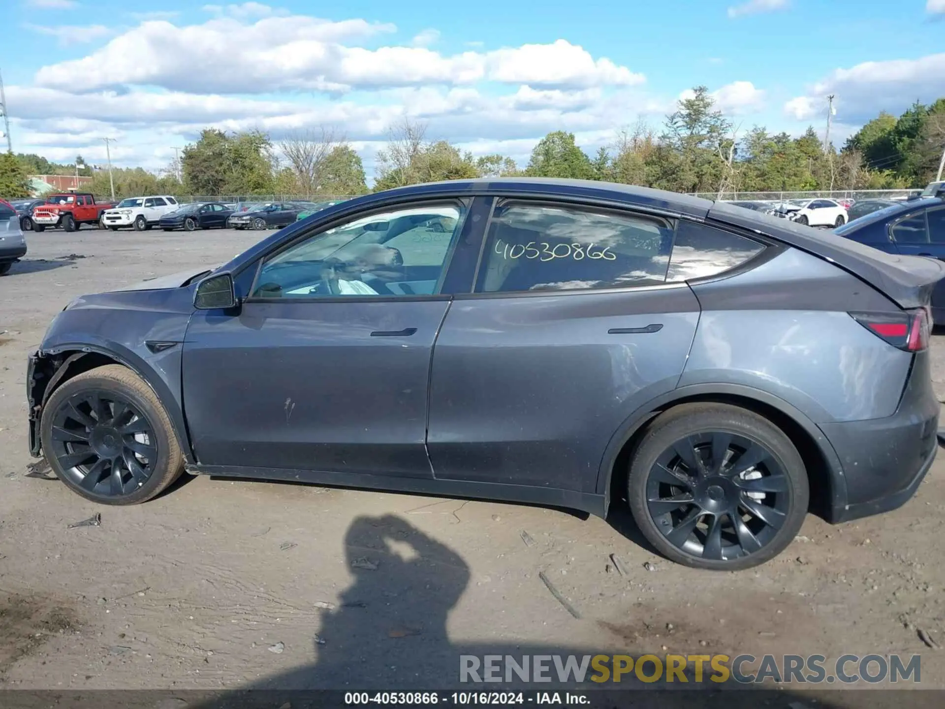 13 Photograph of a damaged car 7SAYGAEE2NF472818 TESLA MODEL Y 2022