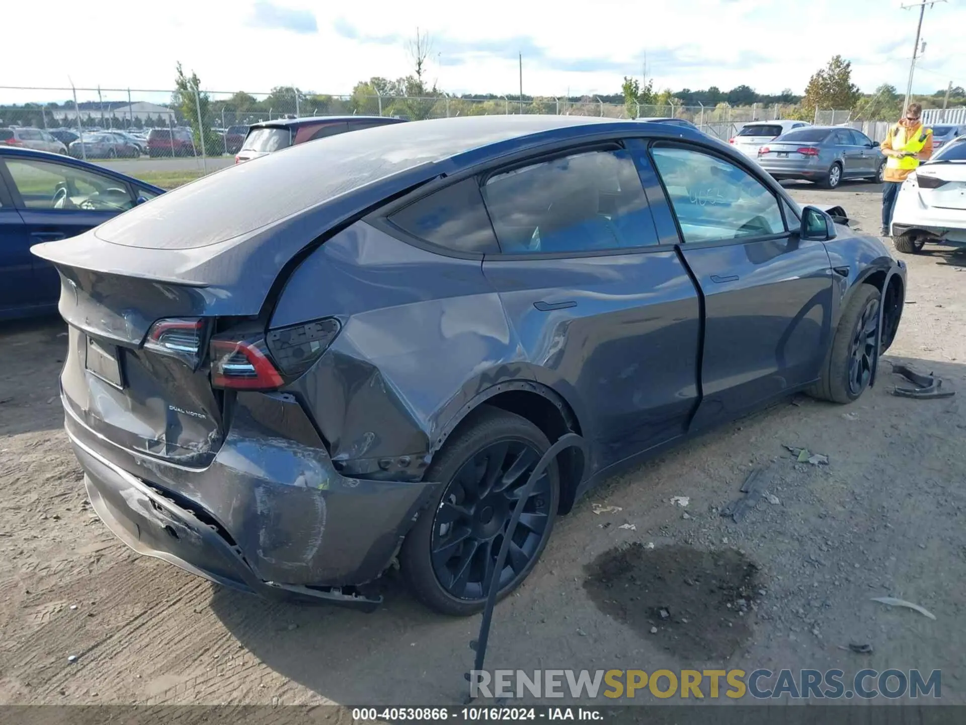 4 Photograph of a damaged car 7SAYGAEE2NF472818 TESLA MODEL Y 2022