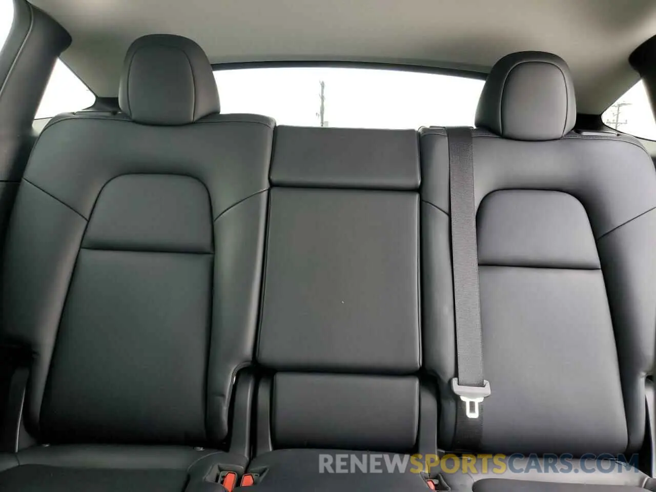 10 Photograph of a damaged car 7SAYGAEE2NF516946 TESLA MODEL Y 2022