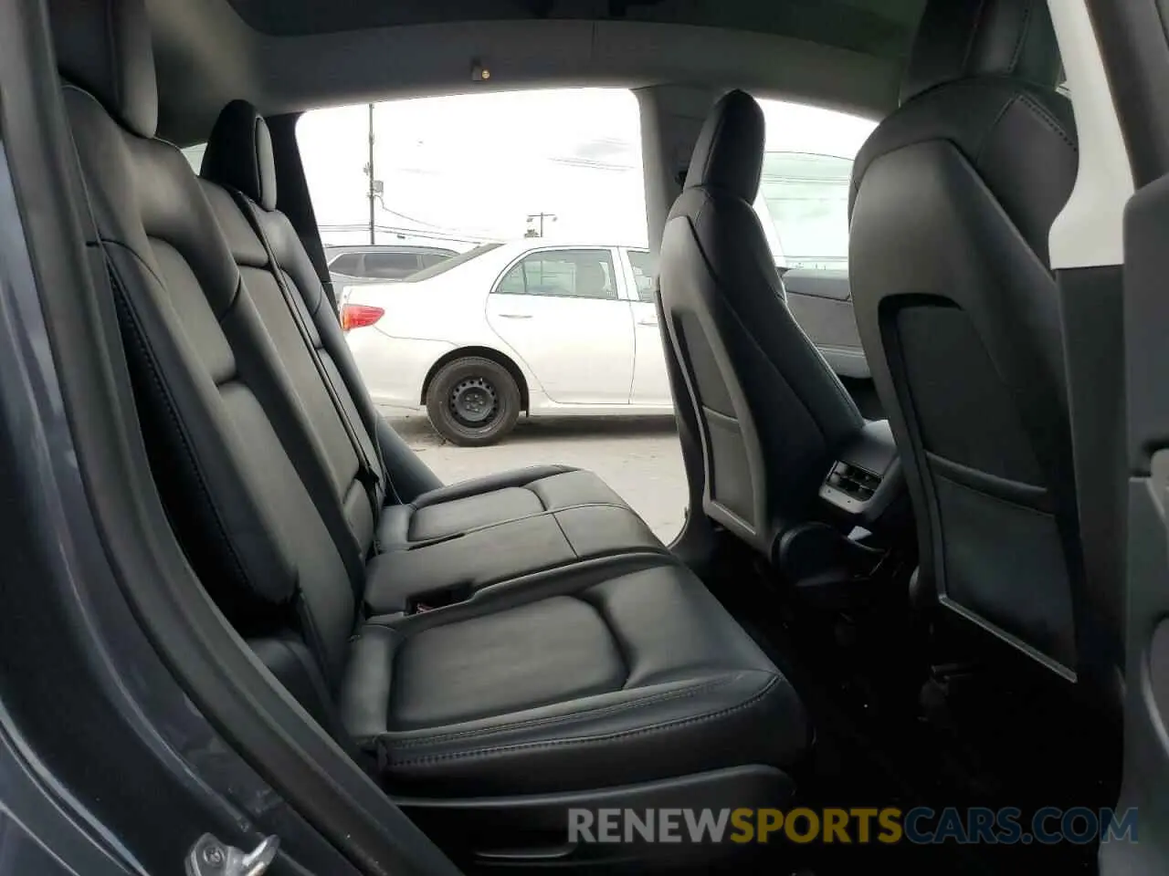 11 Photograph of a damaged car 7SAYGAEE2NF516946 TESLA MODEL Y 2022