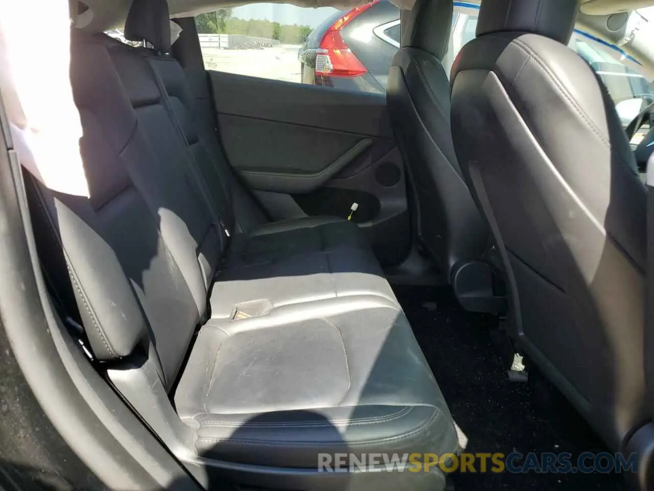 10 Photograph of a damaged car 7SAYGAEE2NF524271 TESLA MODEL Y 2022
