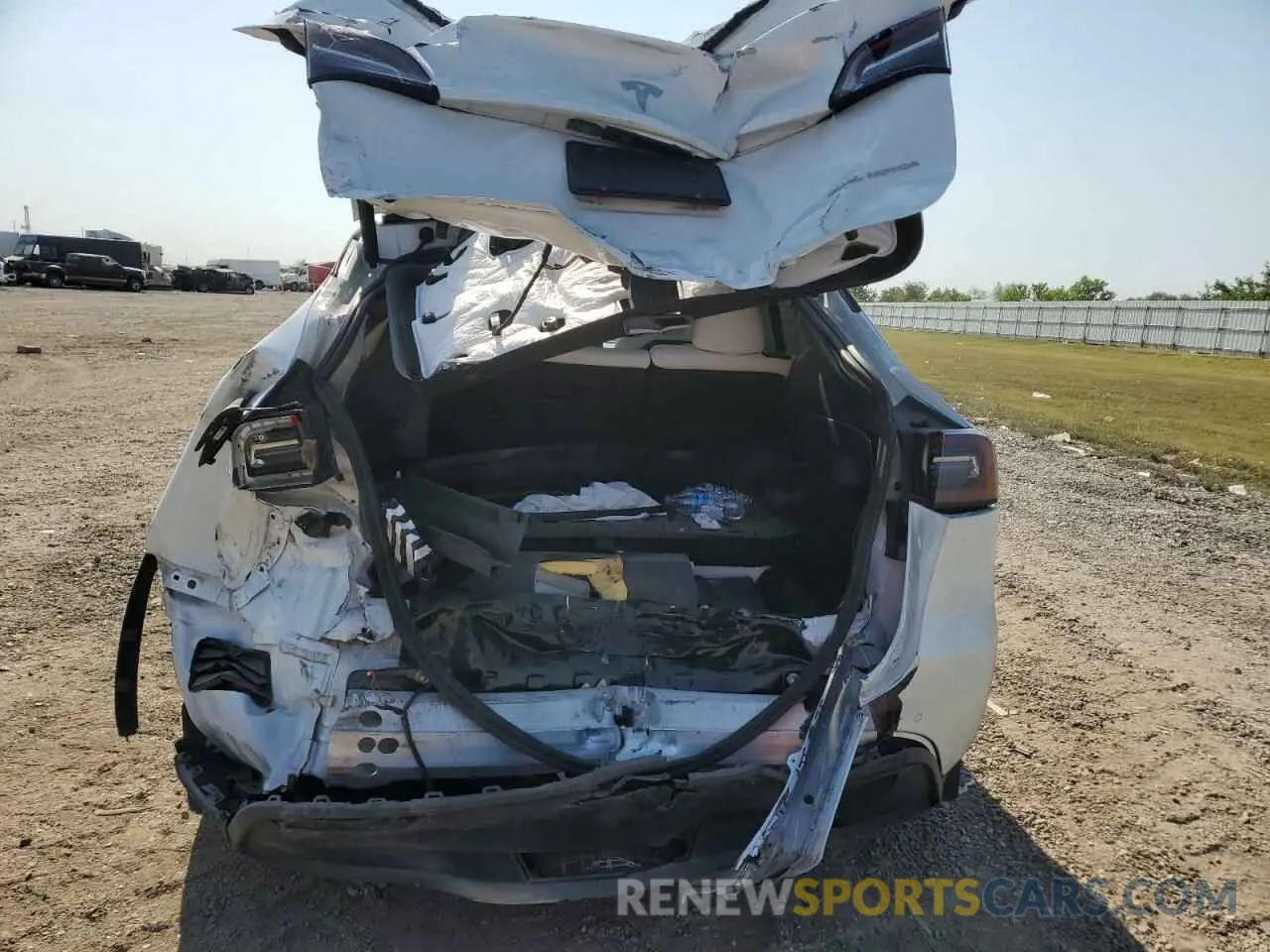 6 Photograph of a damaged car 7SAYGAEE2NF561515 TESLA MODEL Y 2022