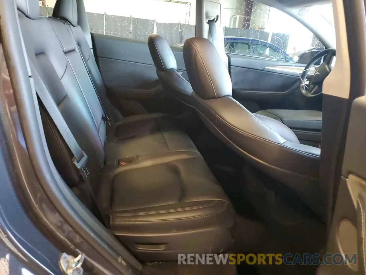 10 Photograph of a damaged car 7SAYGAEE2NF573843 TESLA MODEL Y 2022