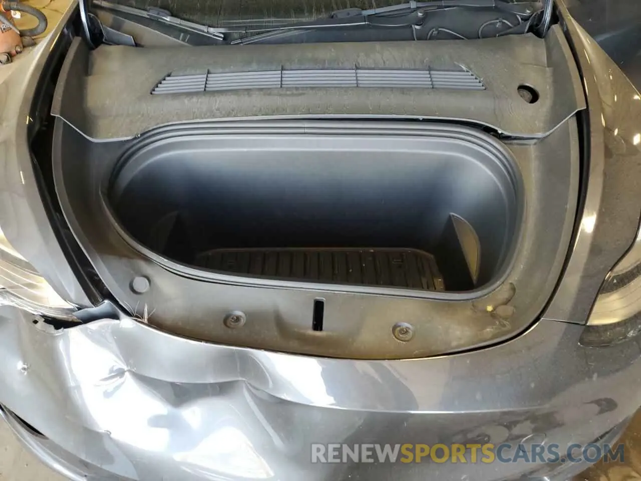 11 Photograph of a damaged car 7SAYGAEE2NF573843 TESLA MODEL Y 2022