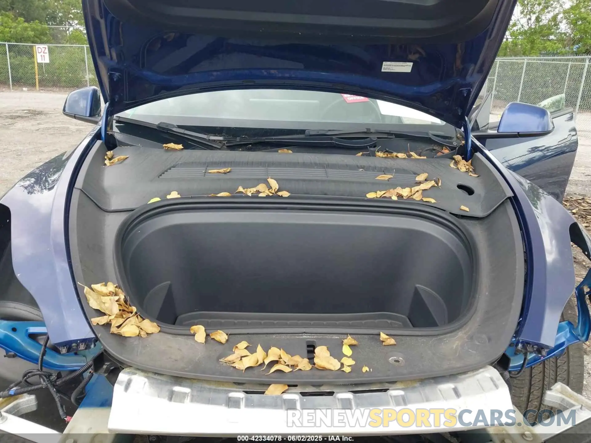10 Photograph of a damaged car 7SAYGAEE3NF394274 TESLA MODEL Y 2022