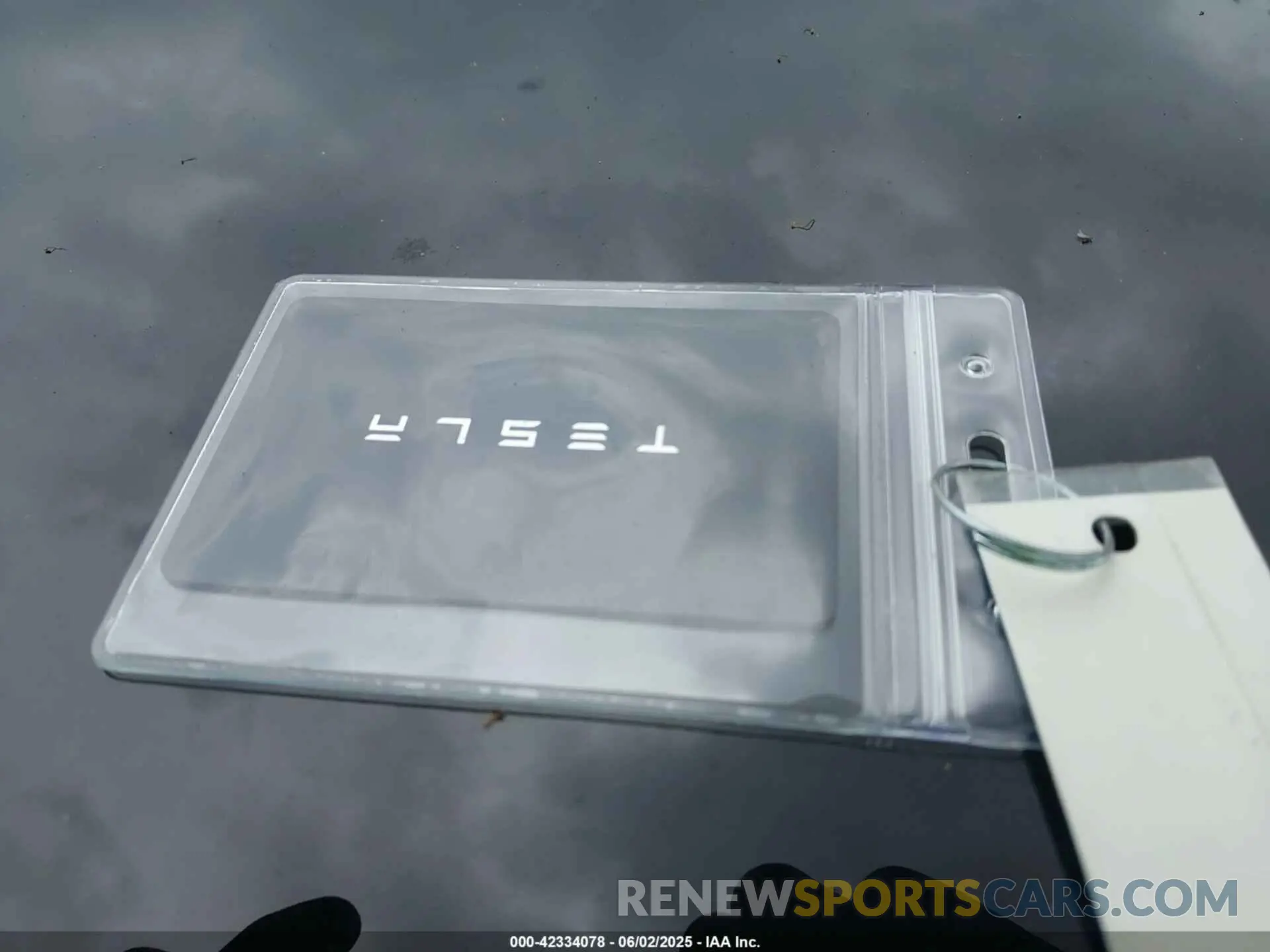 11 Photograph of a damaged car 7SAYGAEE3NF394274 TESLA MODEL Y 2022
