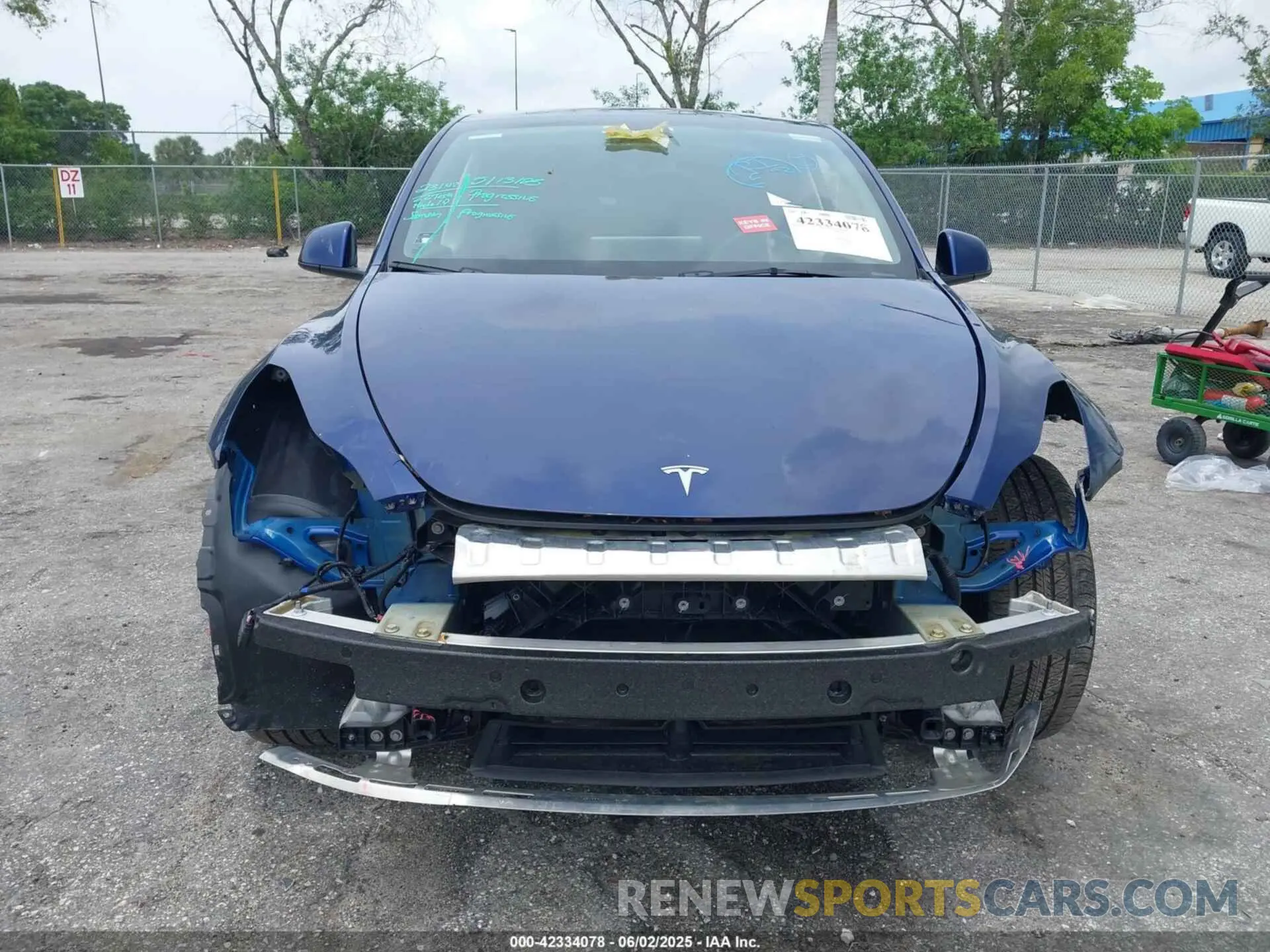 13 Photograph of a damaged car 7SAYGAEE3NF394274 TESLA MODEL Y 2022