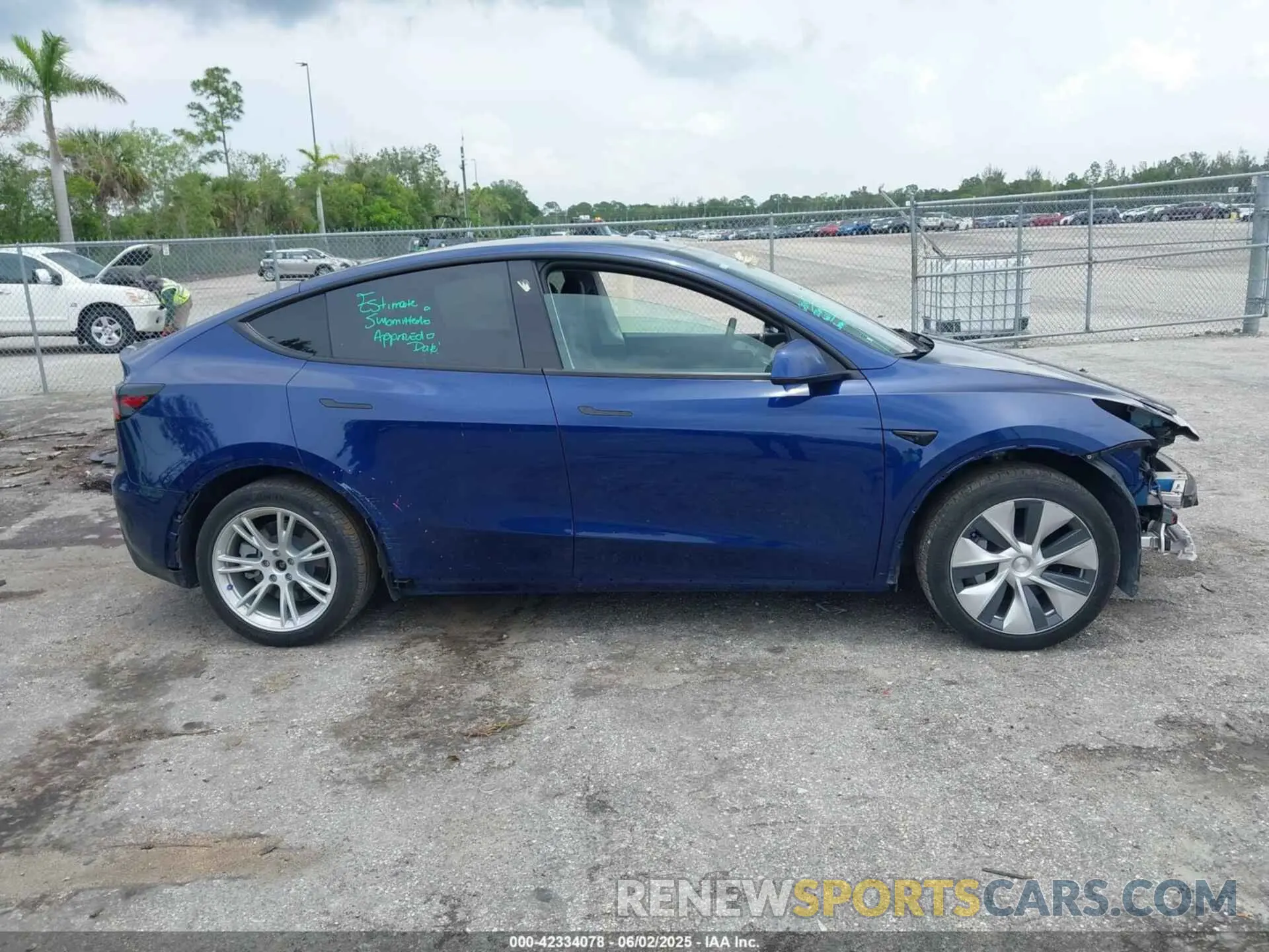 14 Photograph of a damaged car 7SAYGAEE3NF394274 TESLA MODEL Y 2022