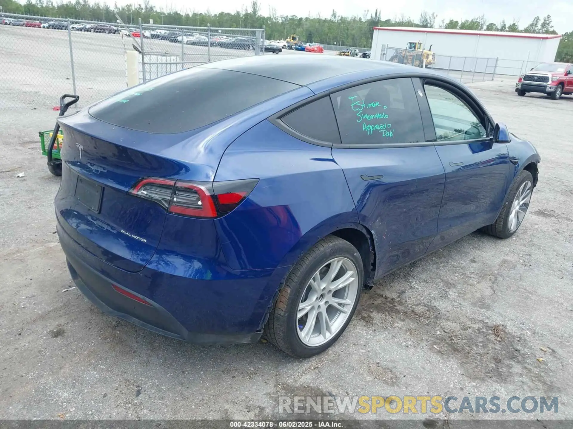 4 Photograph of a damaged car 7SAYGAEE3NF394274 TESLA MODEL Y 2022