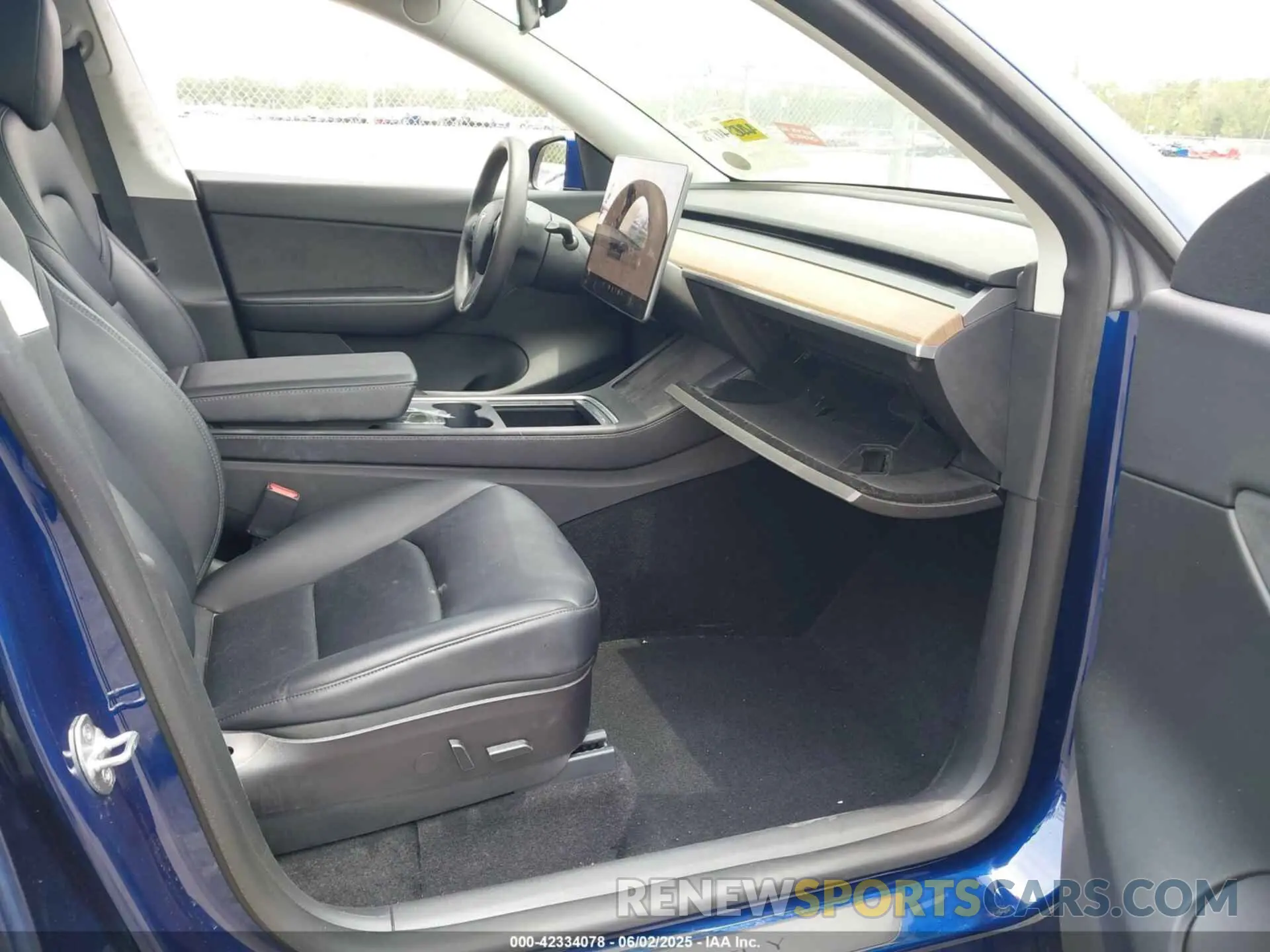 5 Photograph of a damaged car 7SAYGAEE3NF394274 TESLA MODEL Y 2022