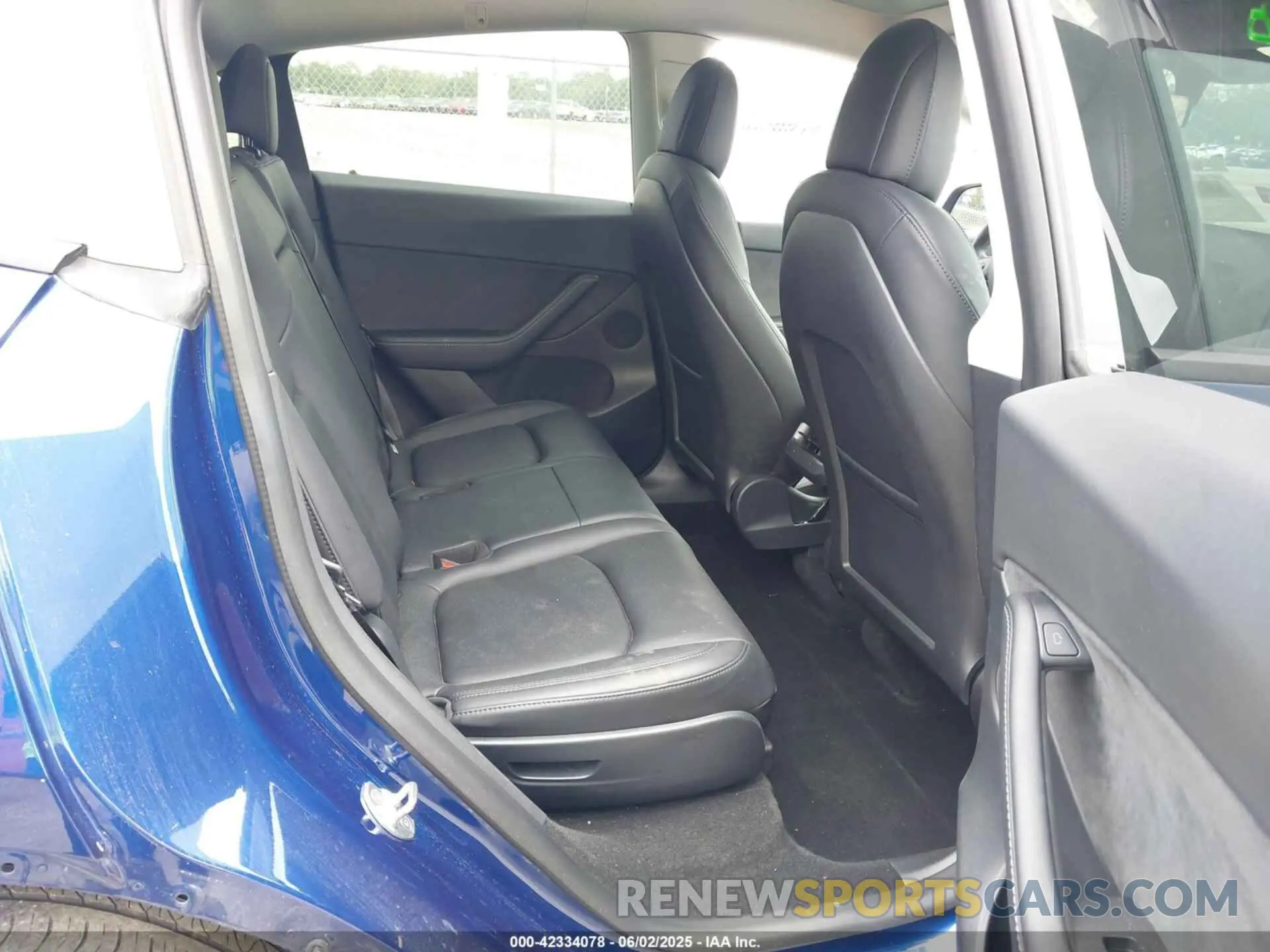 8 Photograph of a damaged car 7SAYGAEE3NF394274 TESLA MODEL Y 2022