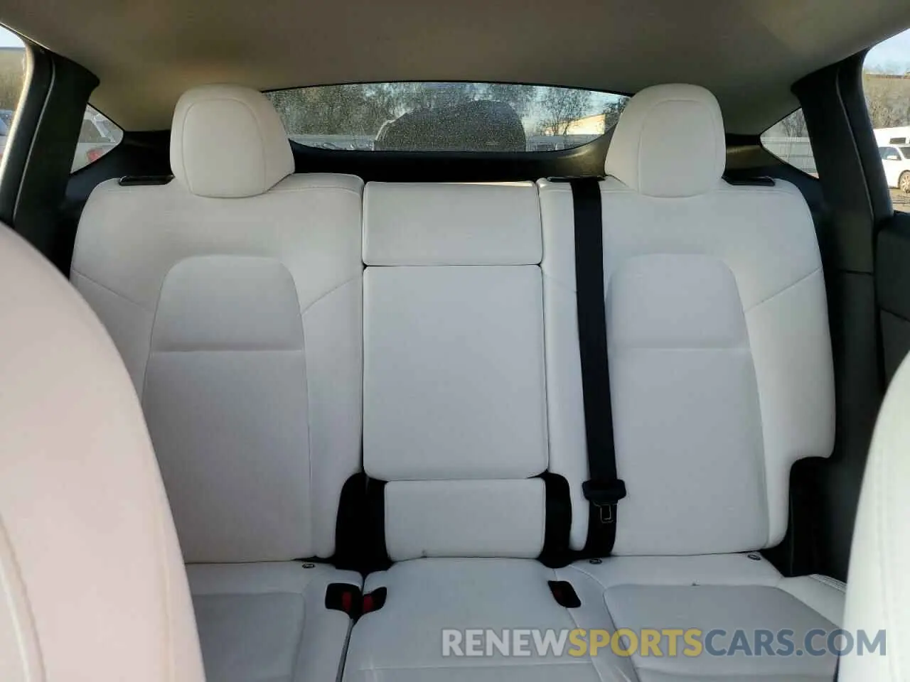 10 Photograph of a damaged car 7SAYGAEE3NF542388 TESLA MODEL Y 2022