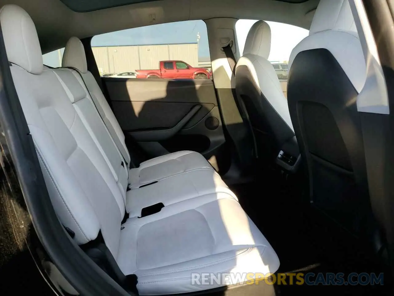 11 Photograph of a damaged car 7SAYGAEE3NF542388 TESLA MODEL Y 2022