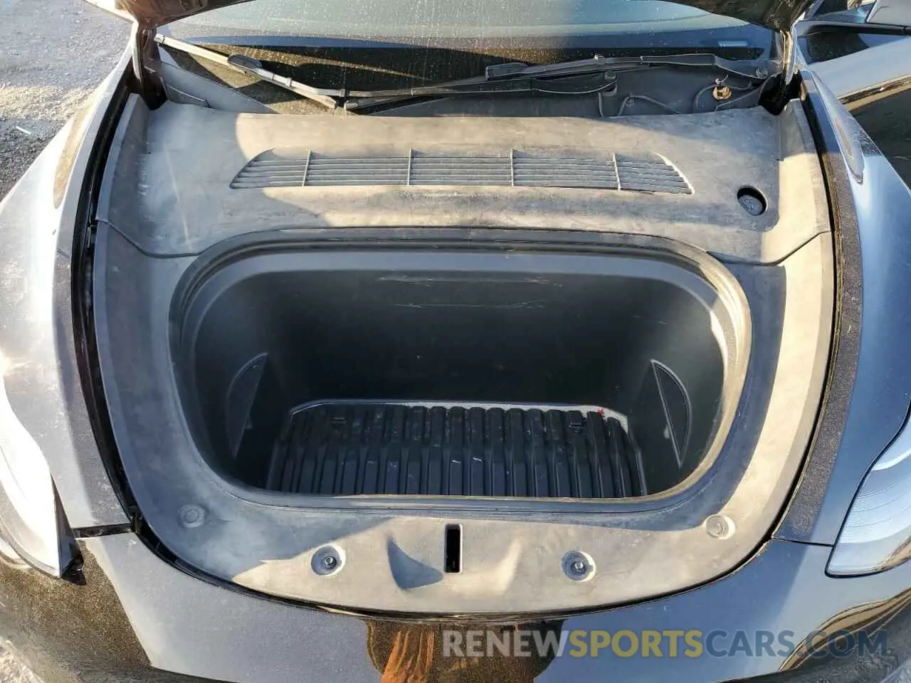 13 Photograph of a damaged car 7SAYGAEE3NF542388 TESLA MODEL Y 2022