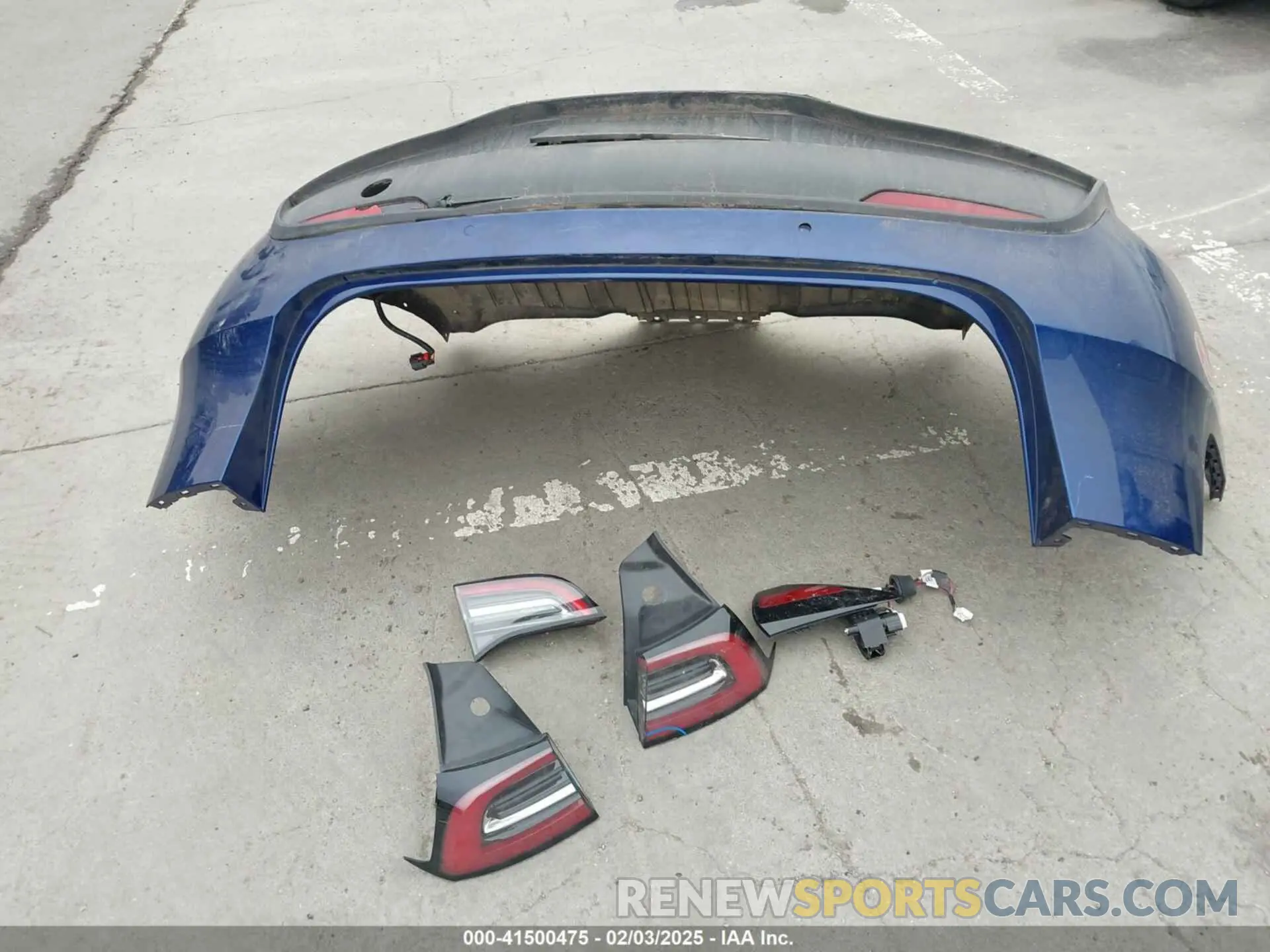 12 Photograph of a damaged car 7SAYGAEE3NF573141 TESLA MODEL Y 2022