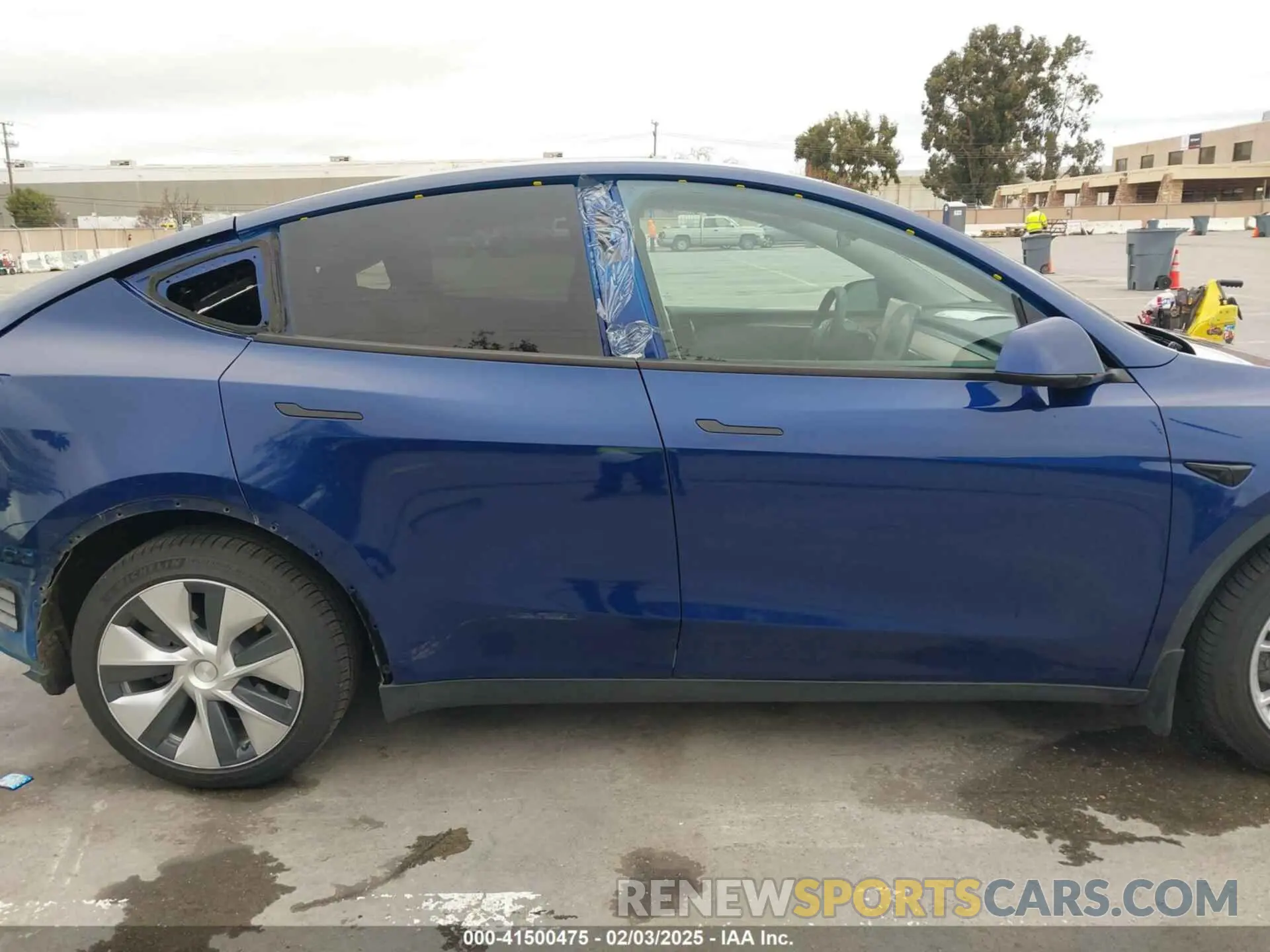 14 Photograph of a damaged car 7SAYGAEE3NF573141 TESLA MODEL Y 2022