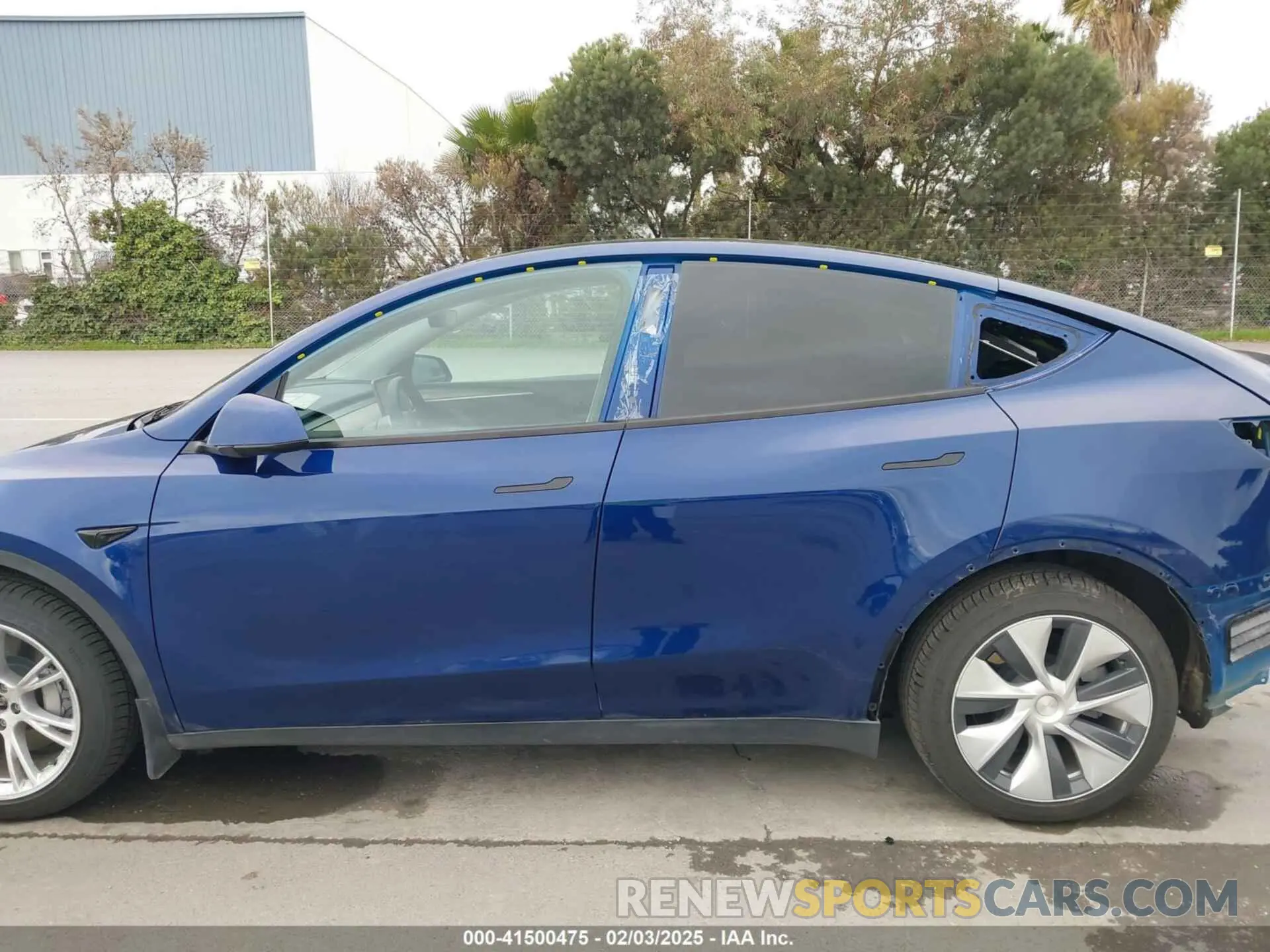 15 Photograph of a damaged car 7SAYGAEE3NF573141 TESLA MODEL Y 2022