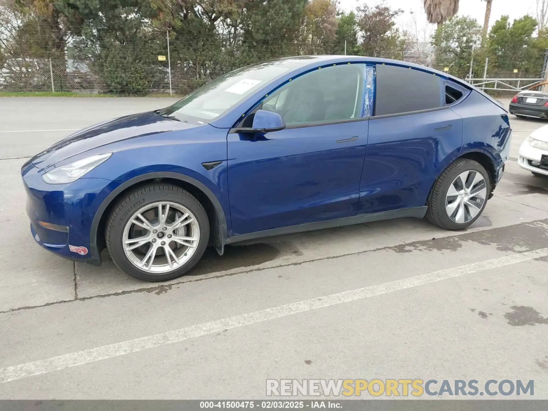 2 Photograph of a damaged car 7SAYGAEE3NF573141 TESLA MODEL Y 2022