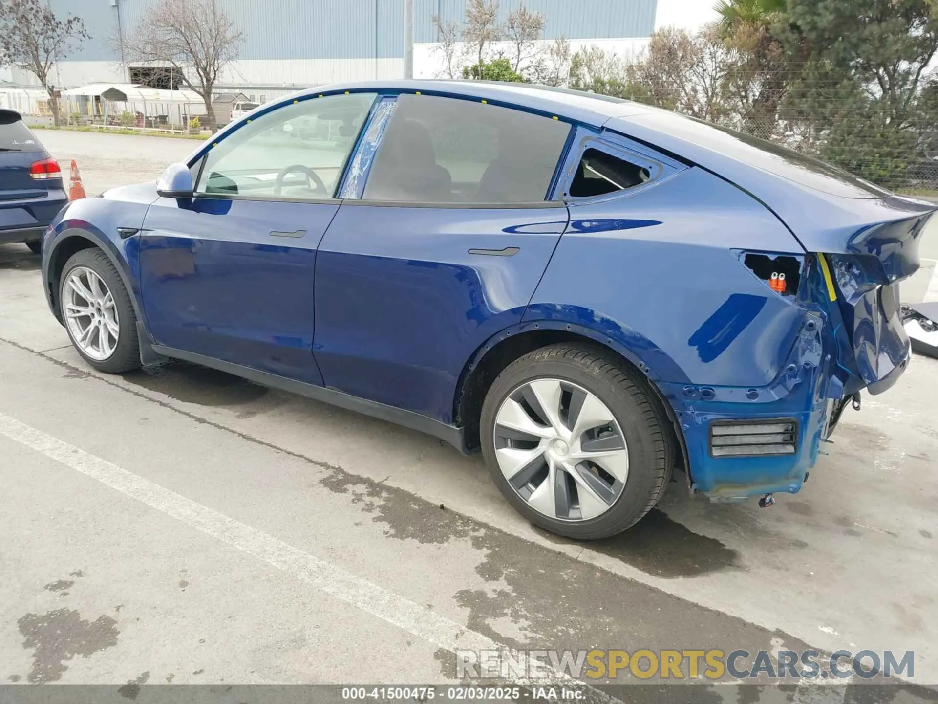 3 Photograph of a damaged car 7SAYGAEE3NF573141 TESLA MODEL Y 2022